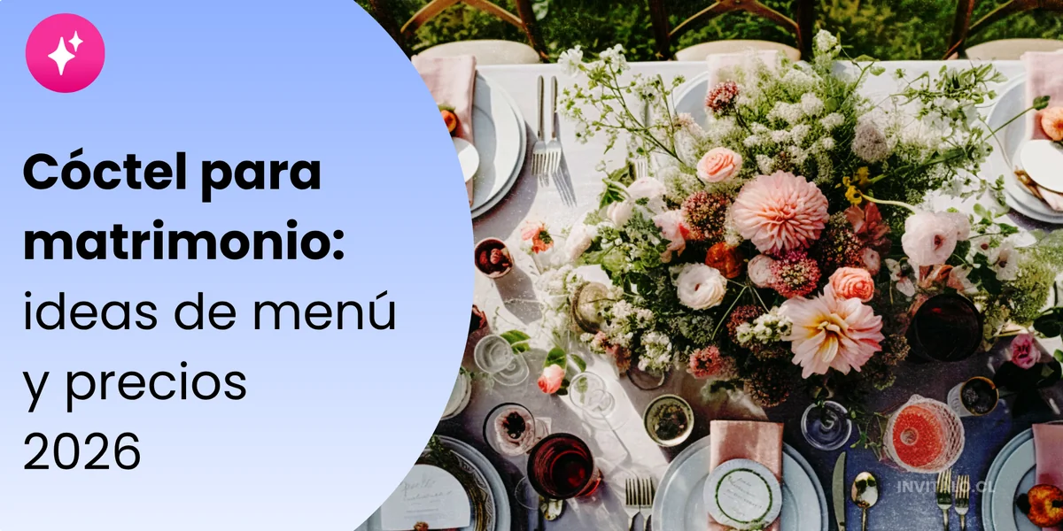 Mesa de cóctel para matrimonio con bocados y estaciones decoradas elegantemente