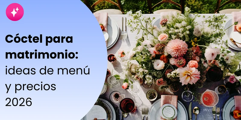 Mesa de cóctel para matrimonio con bocados y estaciones decoradas elegantemente