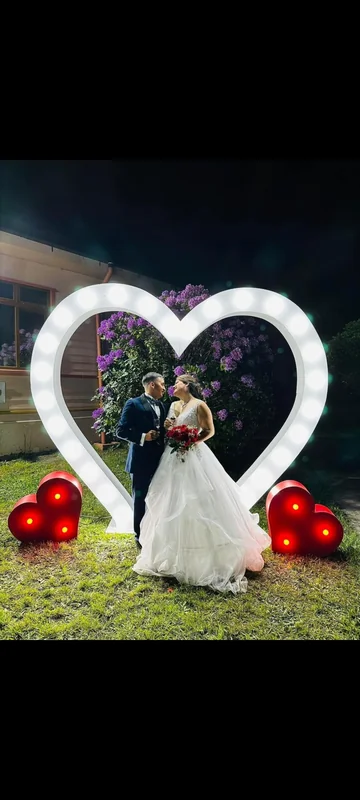 Arriendo de corazón gigante iluminado