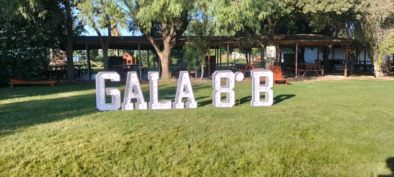 Arriendo de letras gigantes iluminadas 