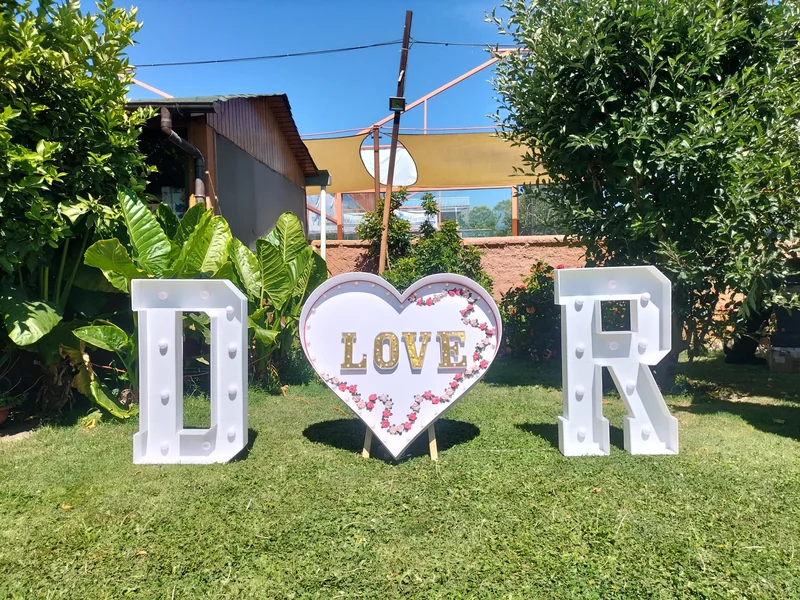 Arriendo de letras gigantes iluminadas 
