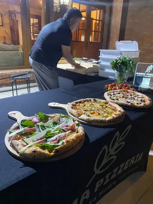 Mamma pizzeria & bakery spa — Food Truck en Curacaví — Imagen 1