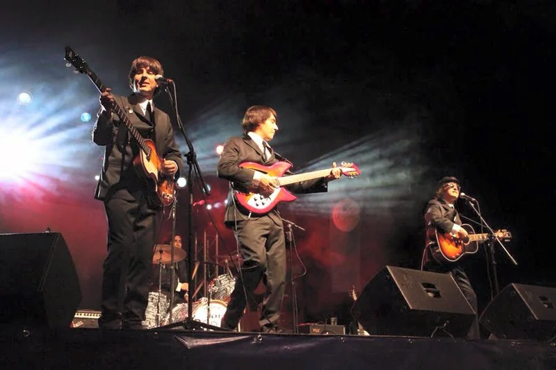 Los Beetles con 2e