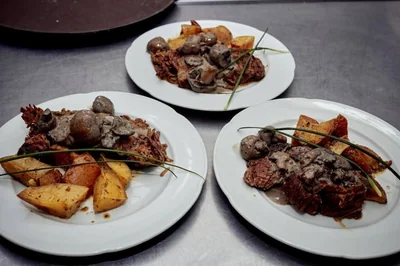 Romel educado garcia mascareño — Banquetería en Providencia — Imagen 1