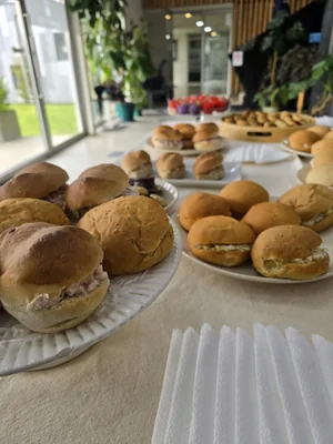 Banqueteria y elaboración de productos de pasteleria Javiera Andrea Vasquez Hulsbus E.I.R.L — Banquetería — Imagen 1