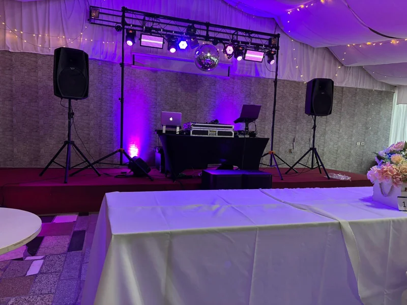 Musica Dj e iluminación.