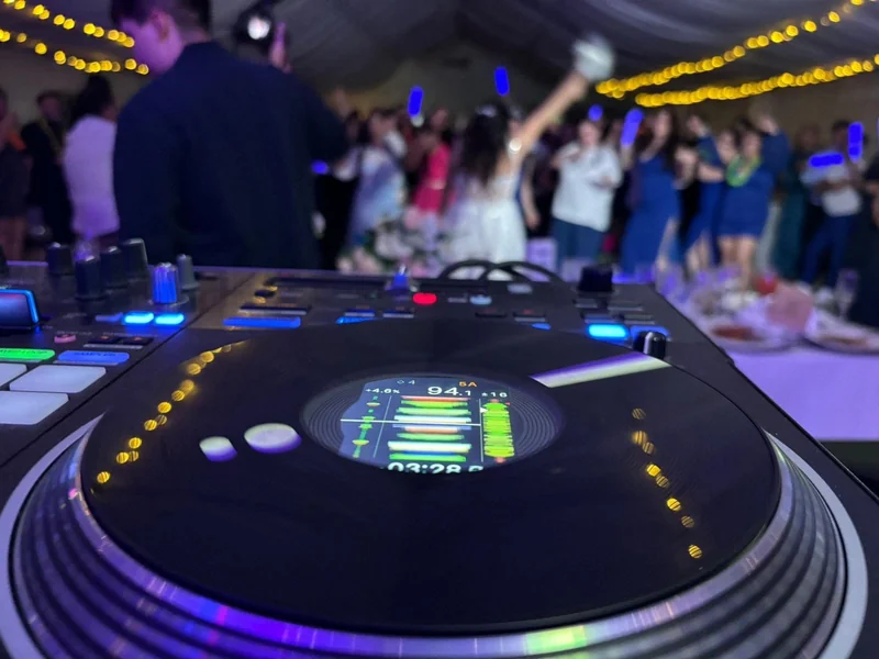 Musica Dj e iluminación.
