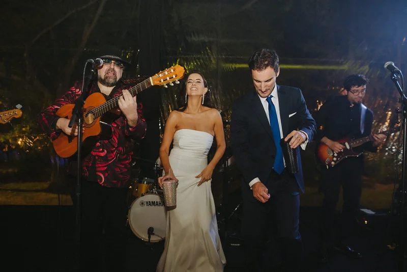 Musica en vivo para Matrimonios, Eventos corporativos, fiestas, y mas.
