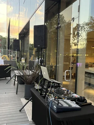 M&H amplificación e iluminación - Imagen 1