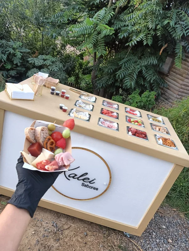 Estación de Quesos y Charcutería