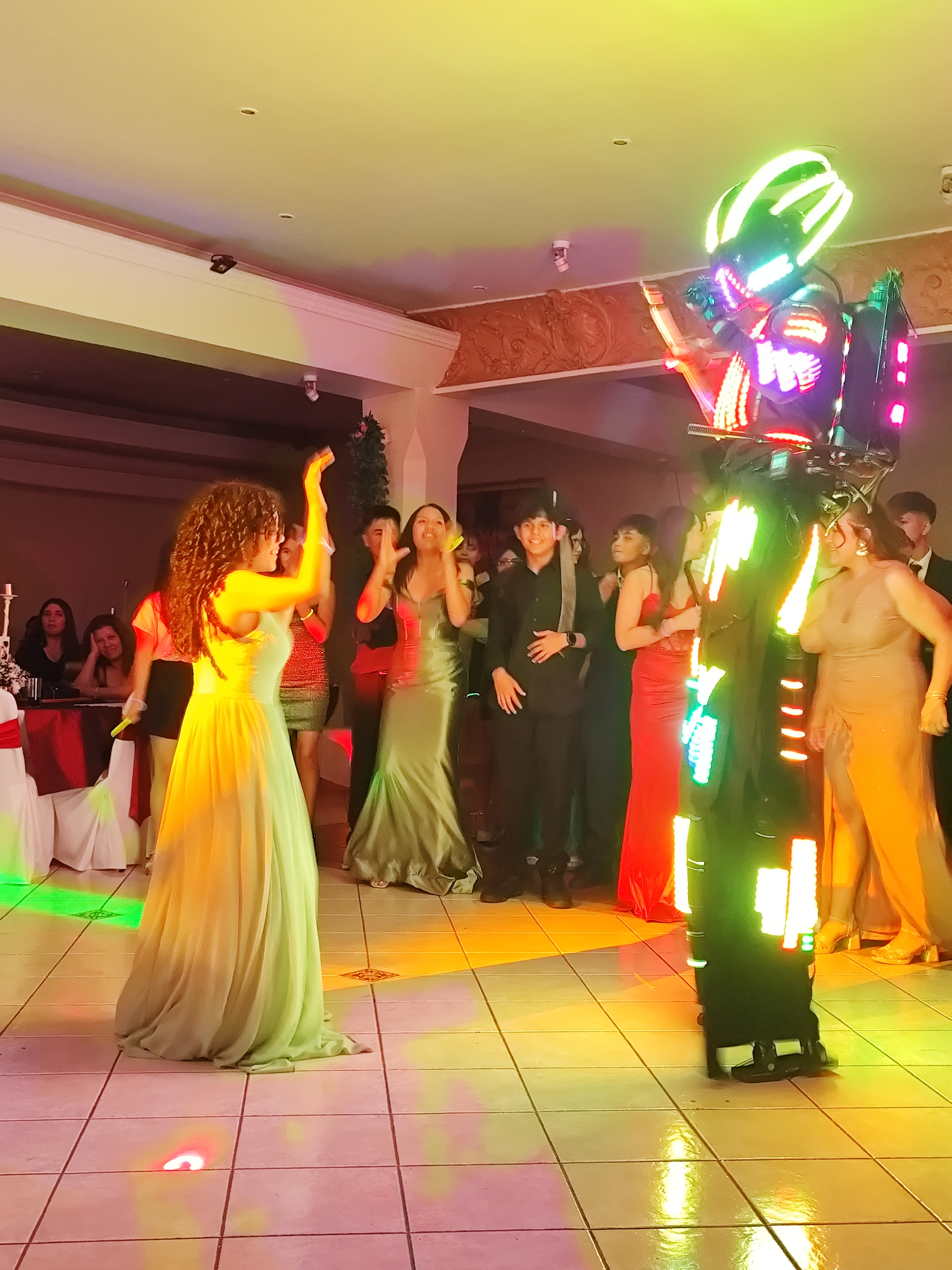 Show de baile robot led 