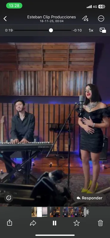 Cata Pavez cantante