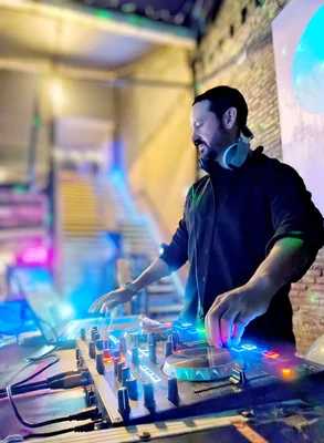 PRODUCCIONES CRA — DJ — Imagen 1