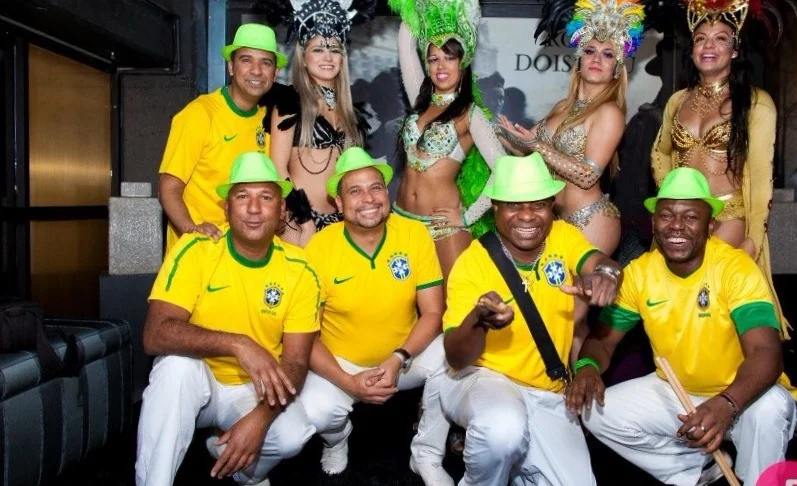 Batucadas y show de bailarinas