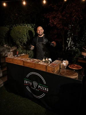 Pizza y parrilla spa — Food Truck en Providencia — Imagen 1