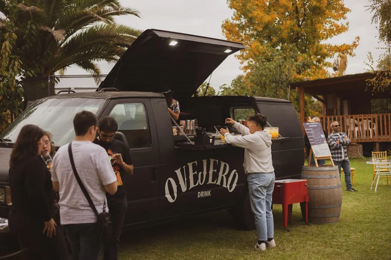 Ovejero drinks