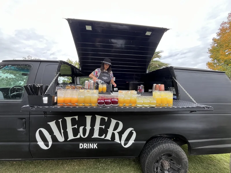 Ovejero drinks