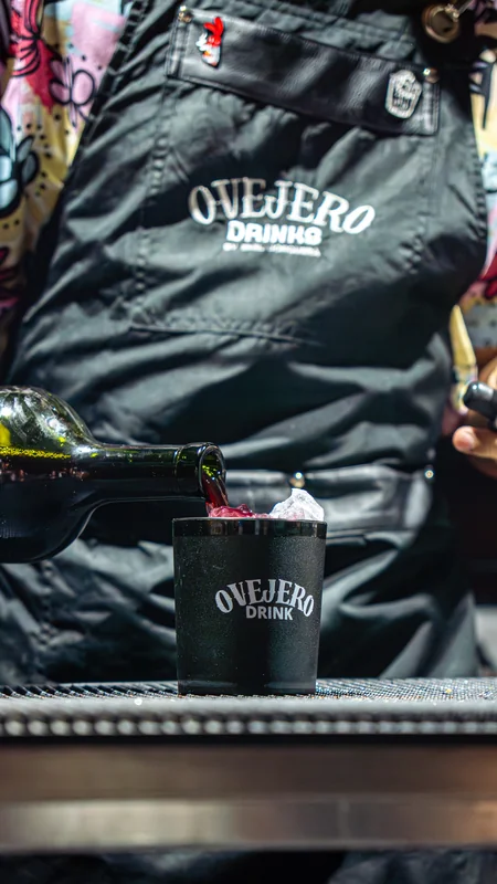 Ovejero drinks