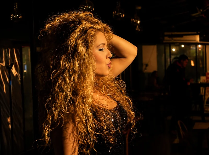 Doble Oficial de Shakira