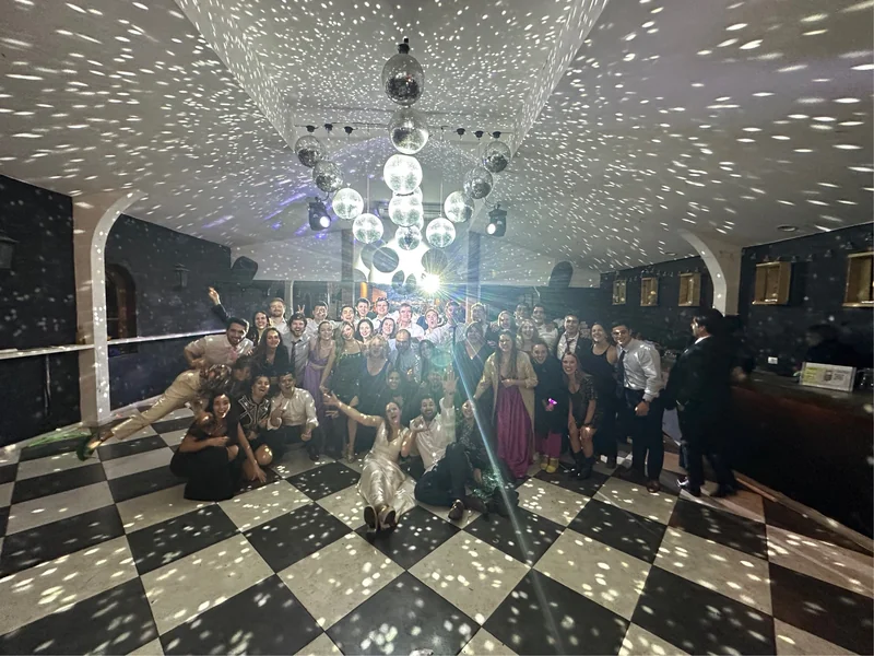 Dj + iluminación + amplificación