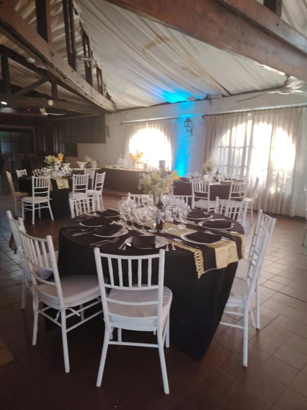 Banquetería Valentina Lira