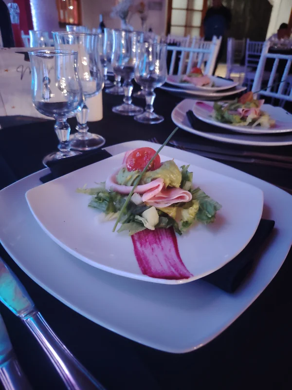 Banquetería Valentina Lira