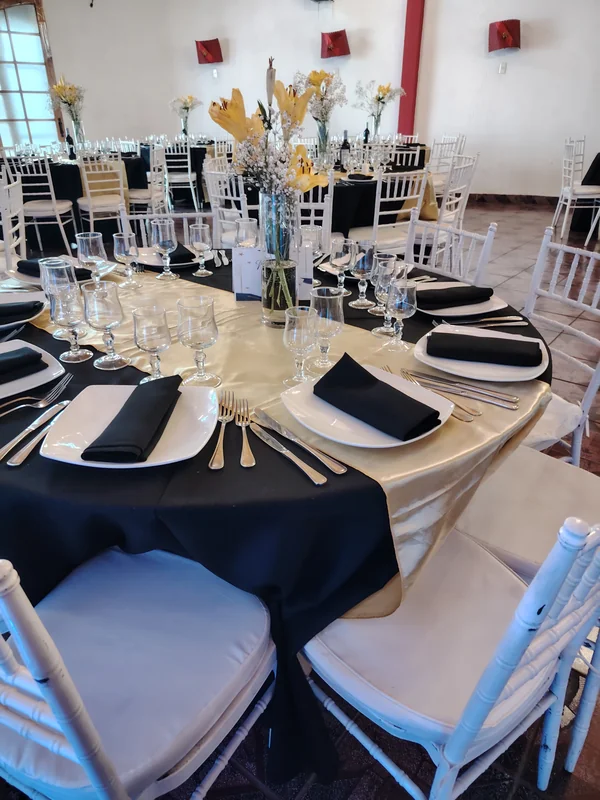 Banquetería Valentina Lira