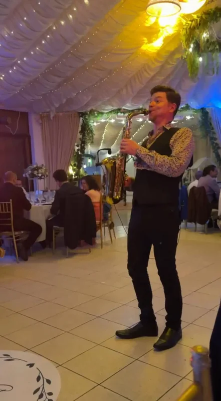 Saxofonista Carlos Villegas O.